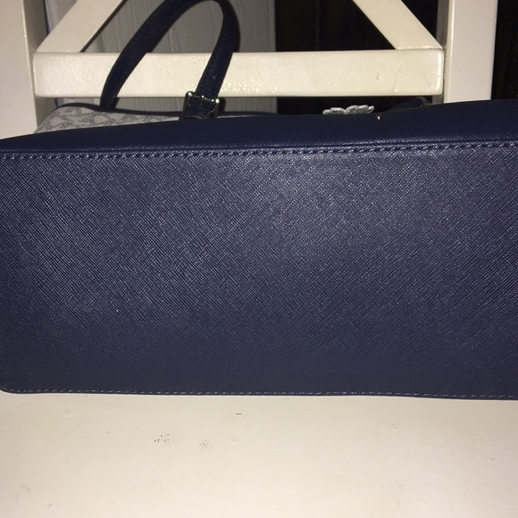 MICHAEL KORS CARRYALL MEDIUM TOTE BAG - Picture 11 of 11